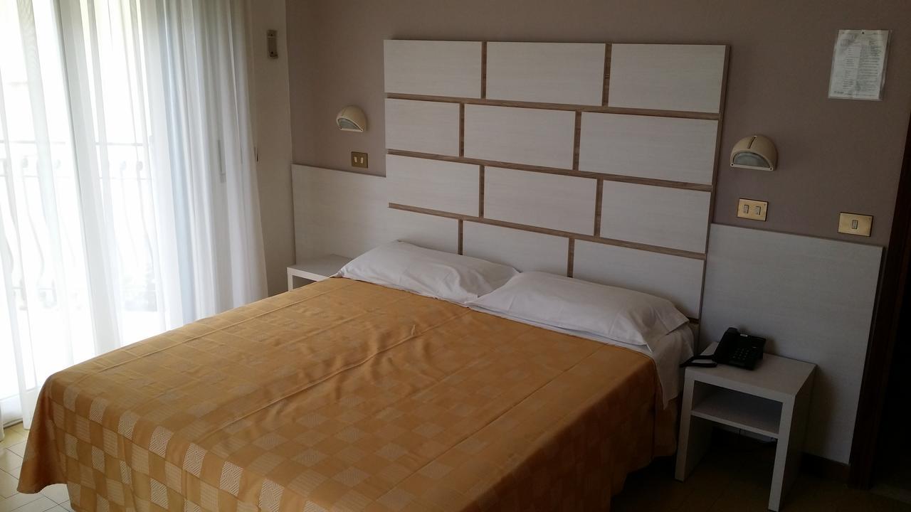 Hotel La Falena Червия Экстерьер фото