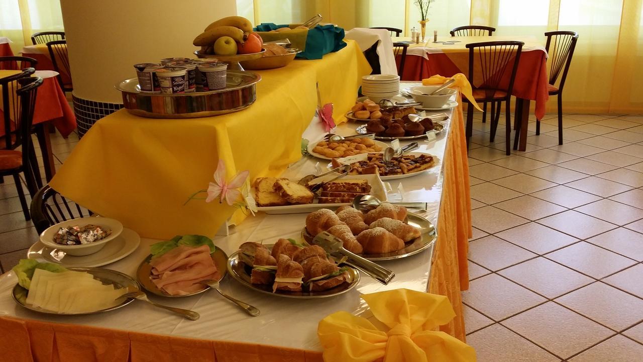 Hotel La Falena Червия Экстерьер фото