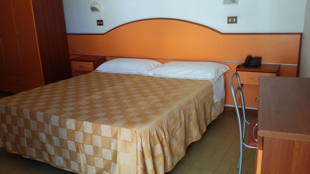 Hotel La Falena Червия Экстерьер фото