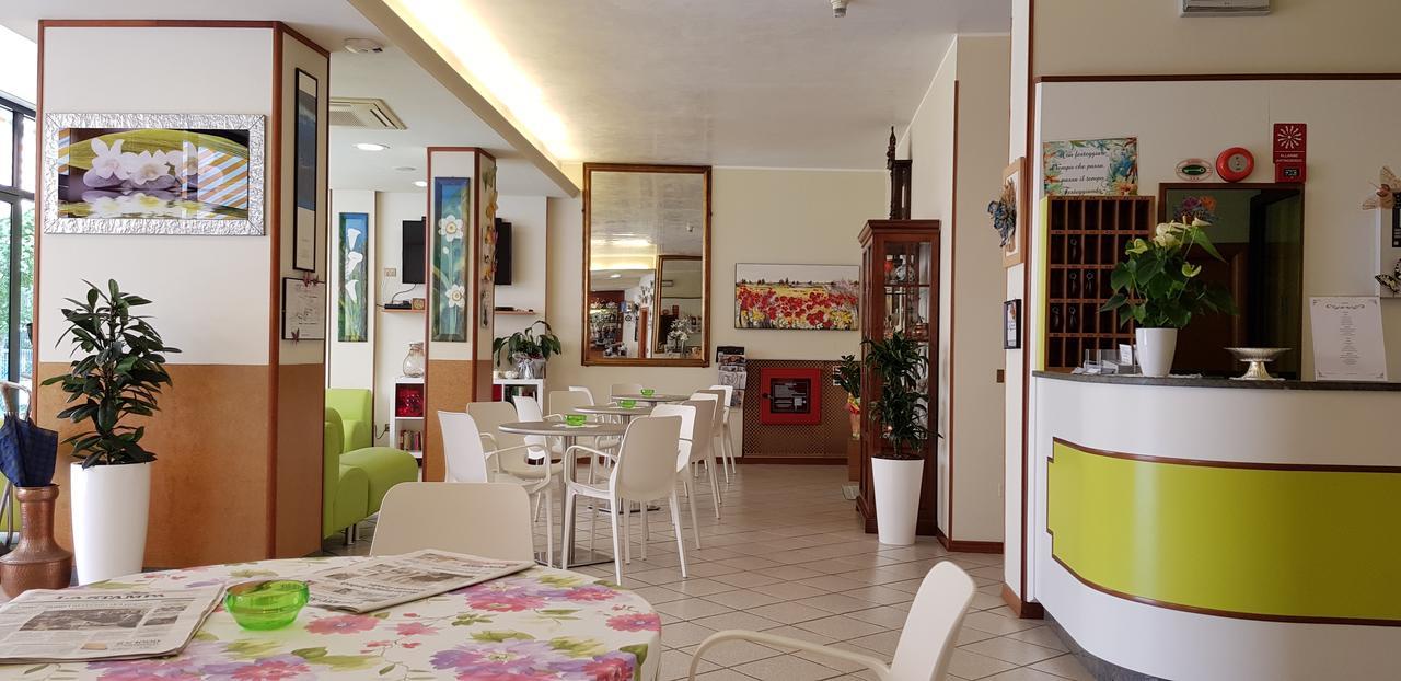 Hotel La Falena Червия Экстерьер фото