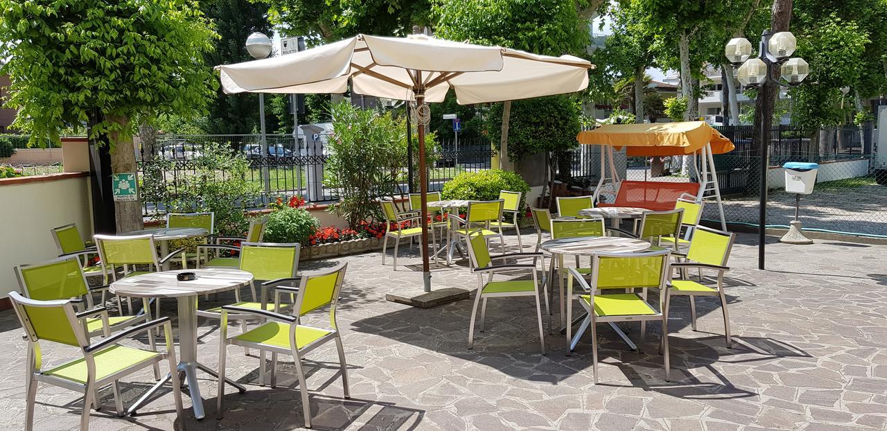 Hotel La Falena Червия Экстерьер фото